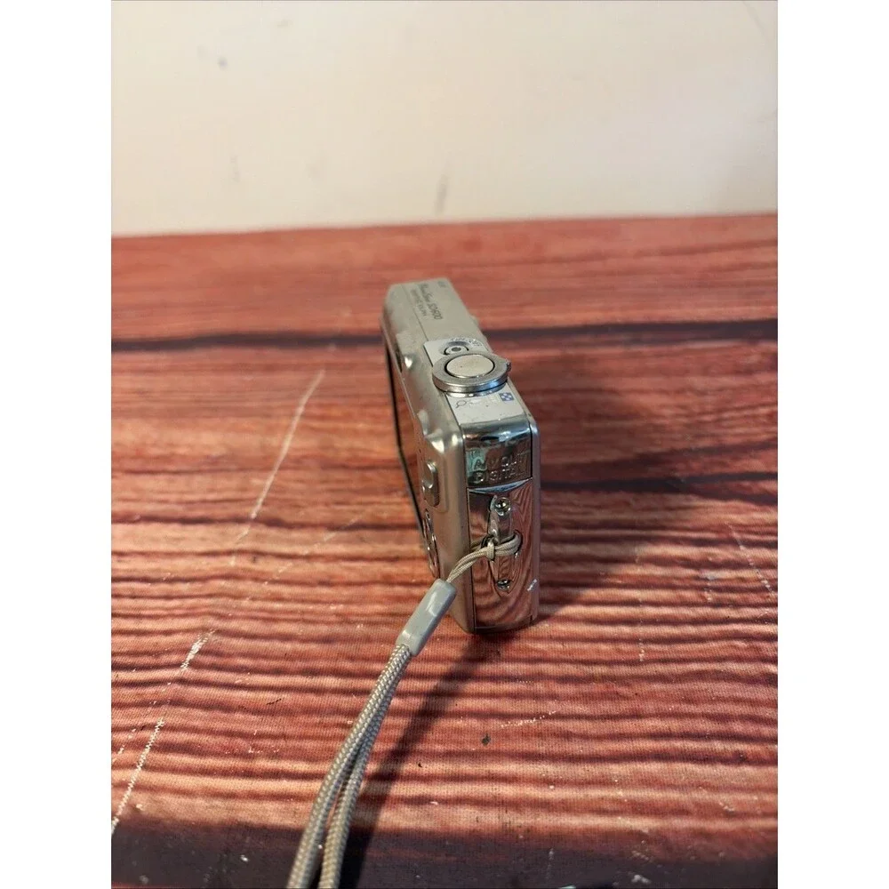 Canon PowerShot Digital ELPH SD600 Digital Camera For Parts Or Repair